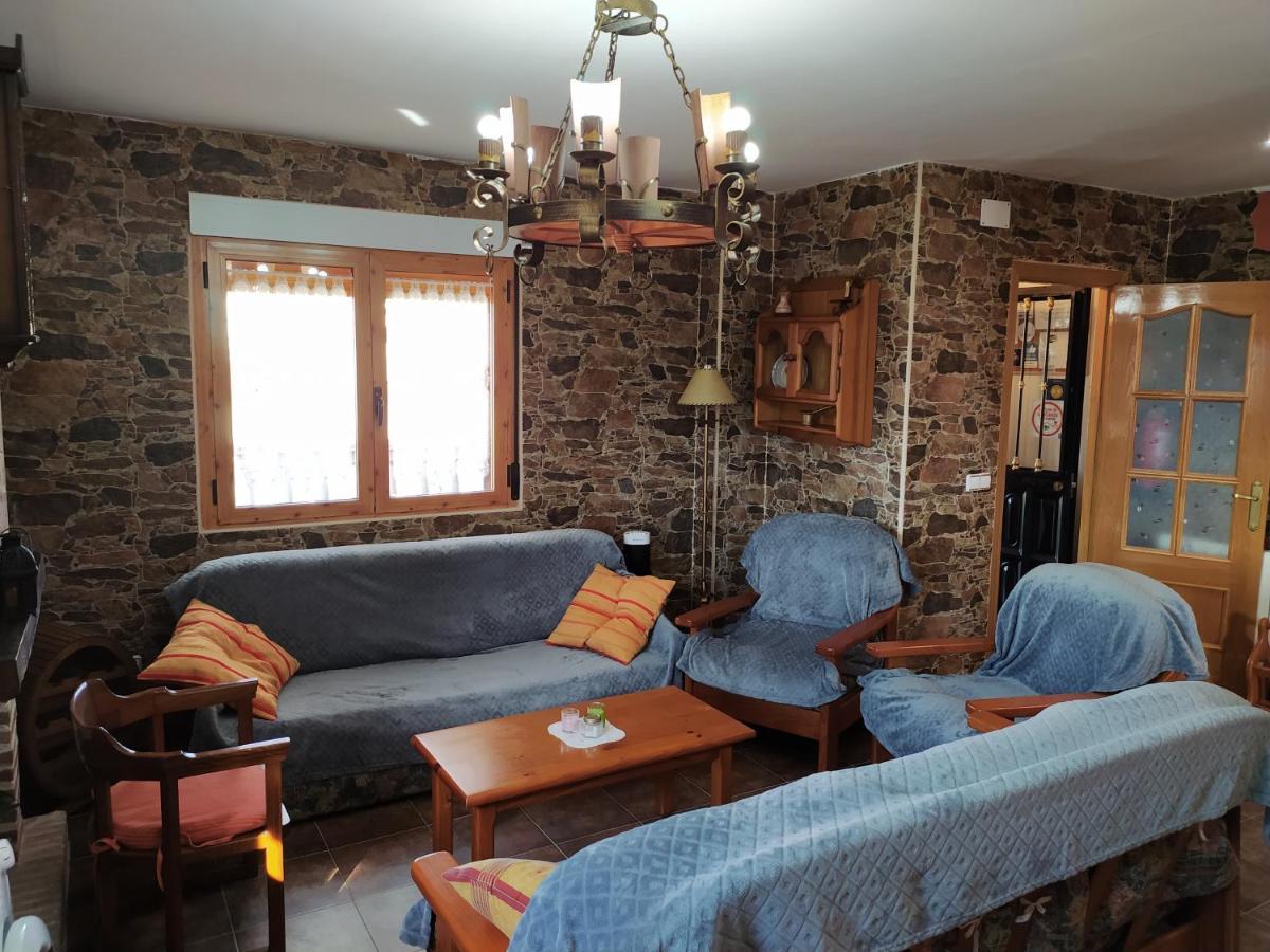 Casa Rural Mi Descanso Valdefuentes de Sangusín 外观 照片