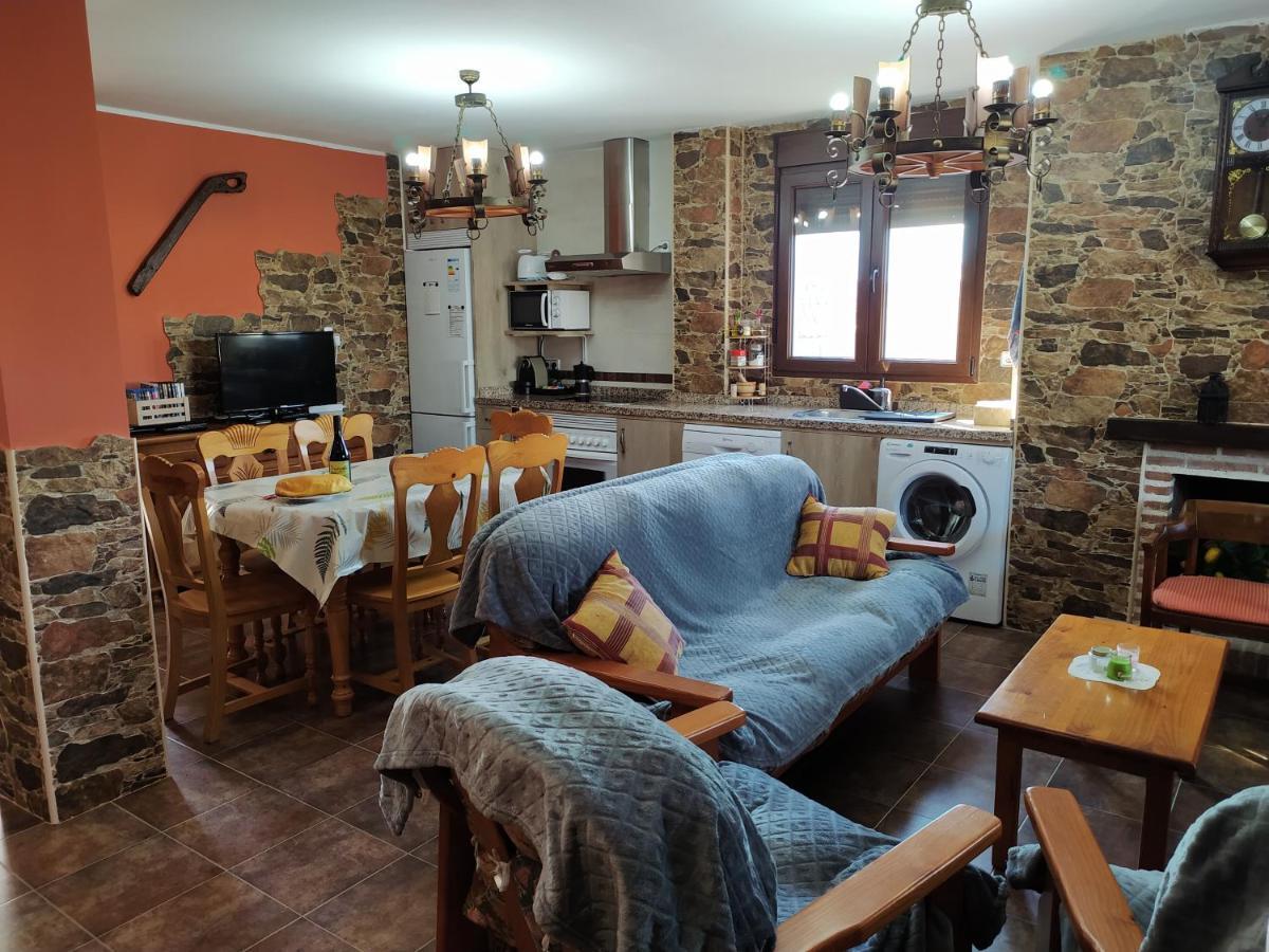 Casa Rural Mi Descanso Valdefuentes de Sangusín 外观 照片