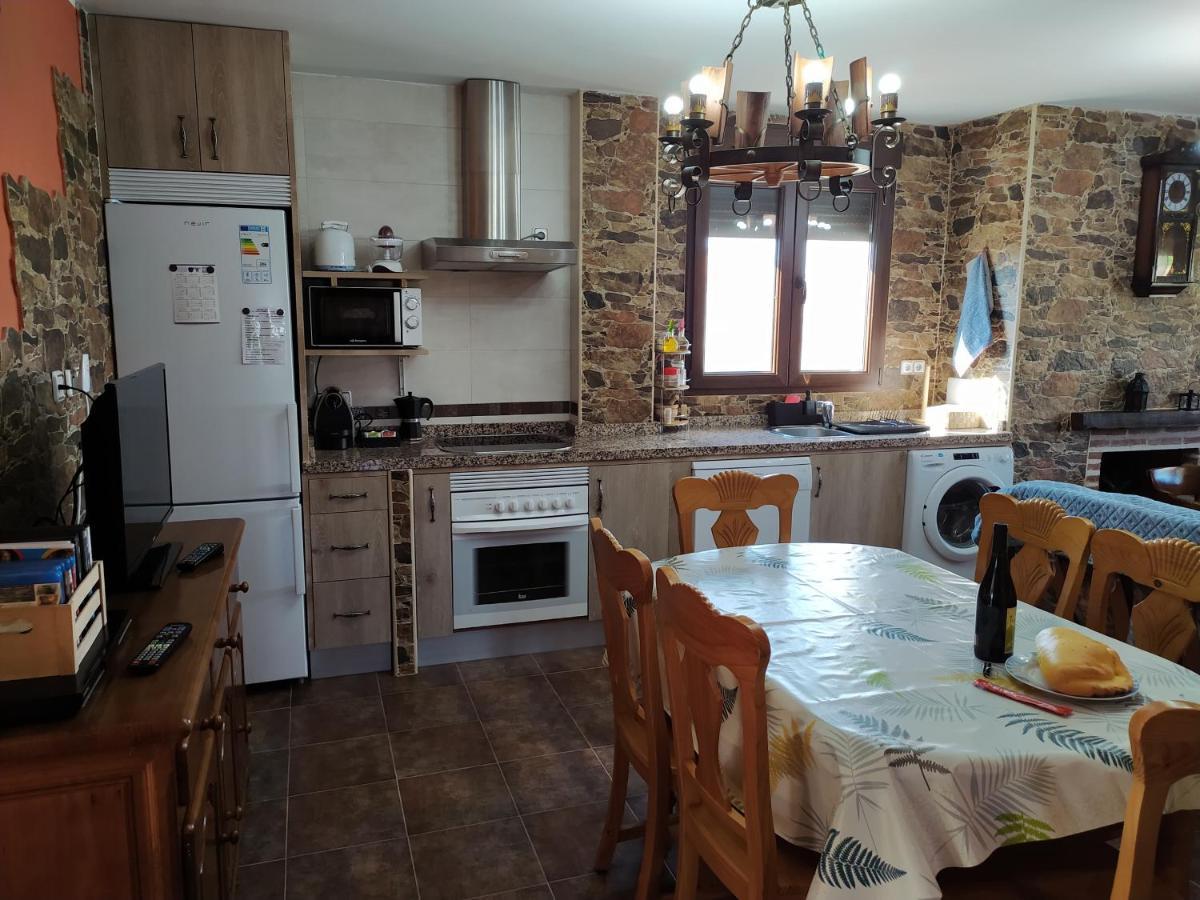 Casa Rural Mi Descanso Valdefuentes de Sangusín 外观 照片