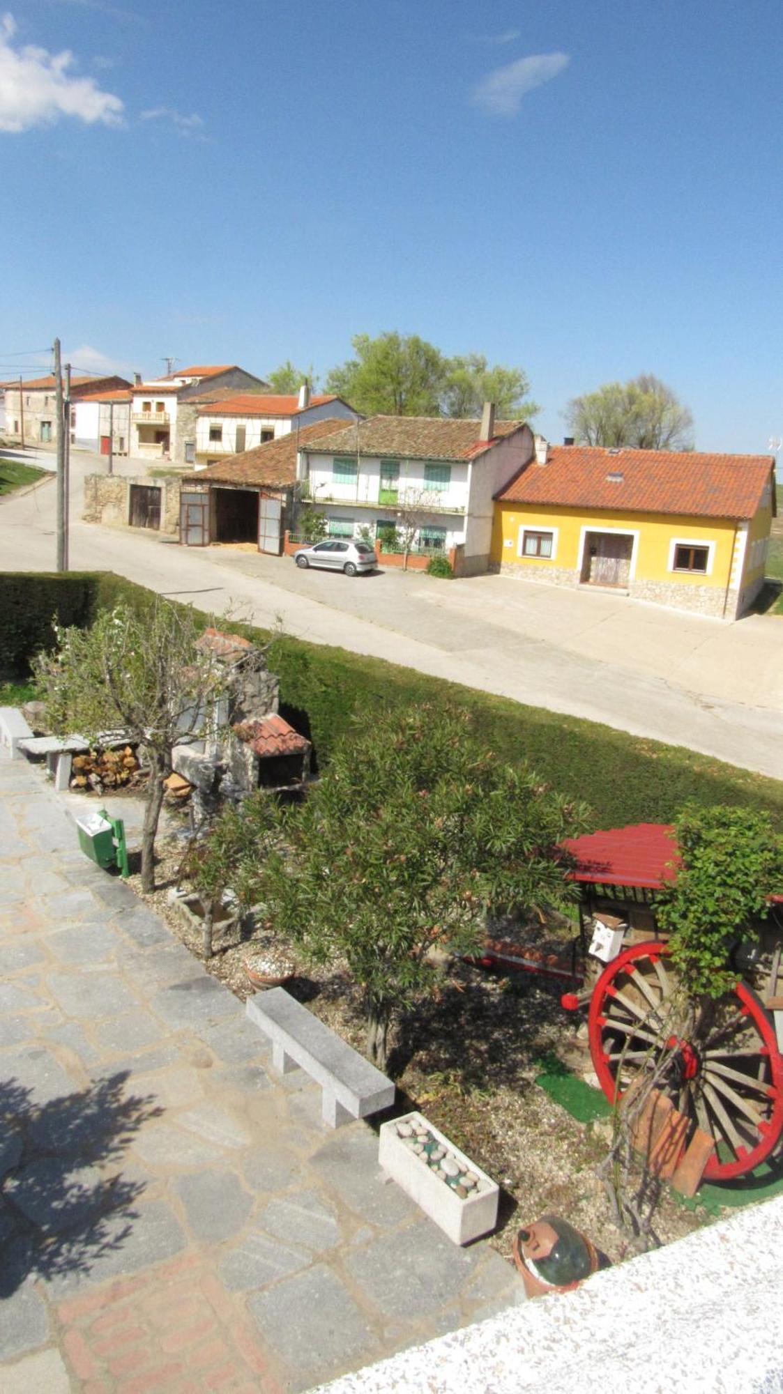 Casa Rural Mi Descanso Valdefuentes de Sangusín 外观 照片